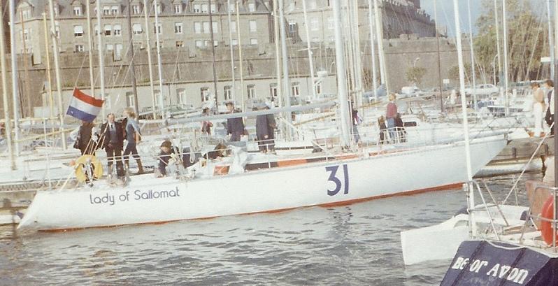 [Immagine: 2012919194435_lady helmsman partenza route du rhum.jpg]